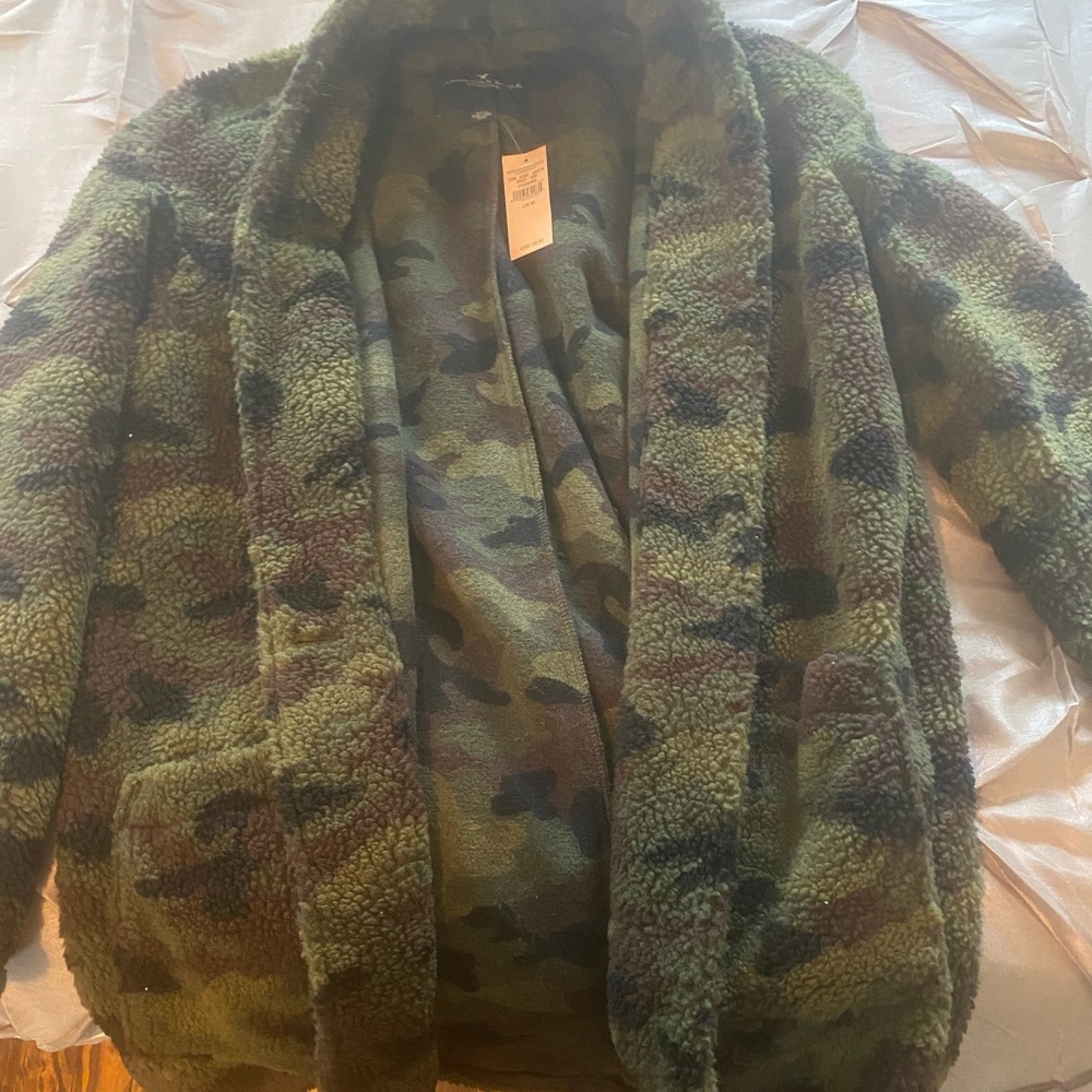 Camo jacket. Fleece. Size L.